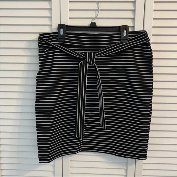 LOFT BLACK STRIPED SKIRT EUC - Picture 3 of 3